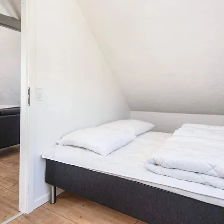 8 Person In Romo-by Traum * Kongsmark