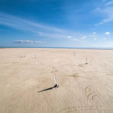 8 Person In Romo-by Traum Nyaraló