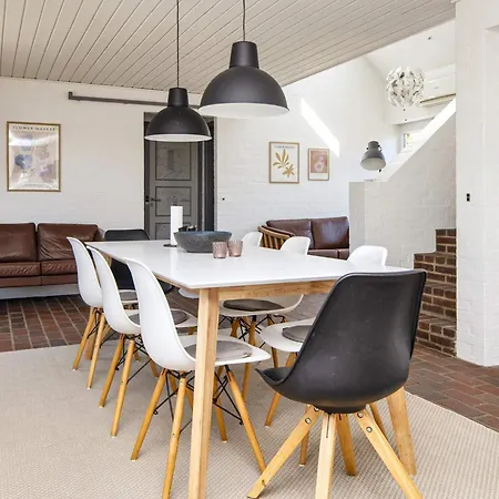 8 Person In Romo-by Traum Kongsmark