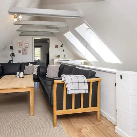 8 Person In Romo-by Traum Kongsmark
